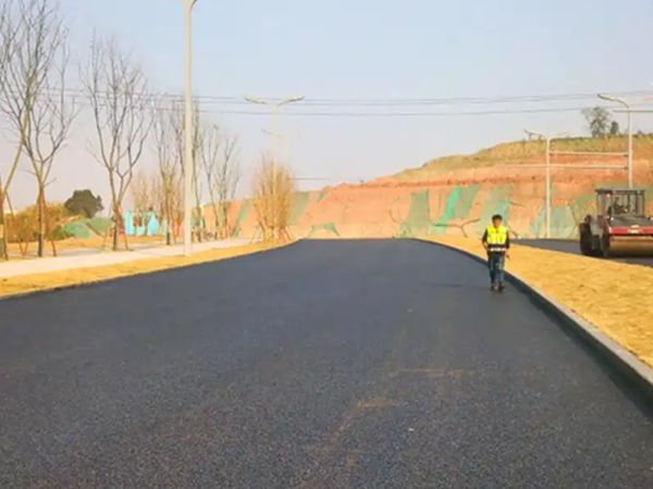 沥青混泥土道路铺设 广场沥青路面硬化.jpg