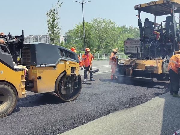 沥青混泥土道路铺设 沥青混泥土道路施工.jpg