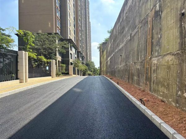新昌复合式沥青路面摊铺